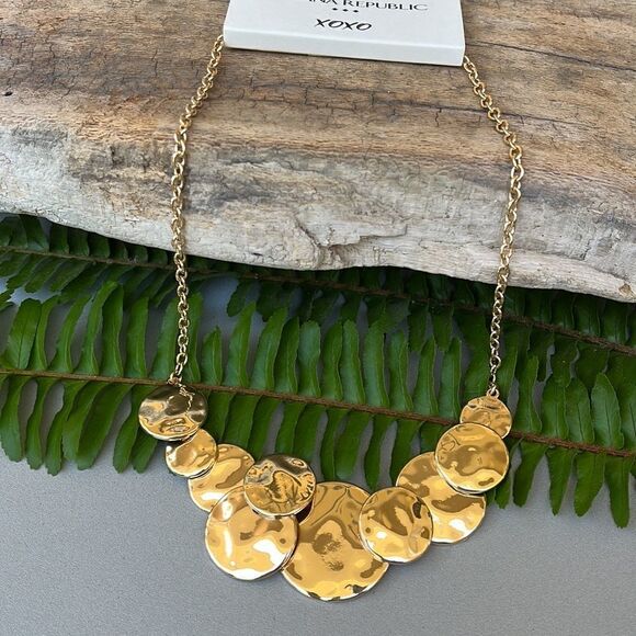 BANANA REPUBLIC GOLD DISC NECKLACE. NWT - Picture 5 of 6